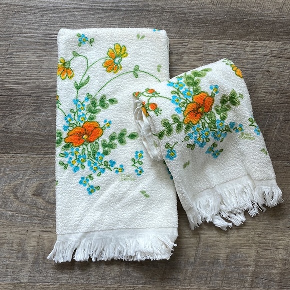 <<vintage kitchen handtowels>> - Picture 3 of 7